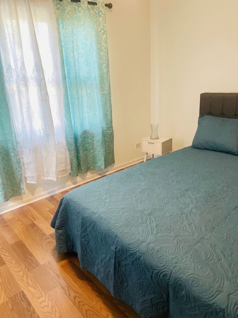 1512 Henry Place