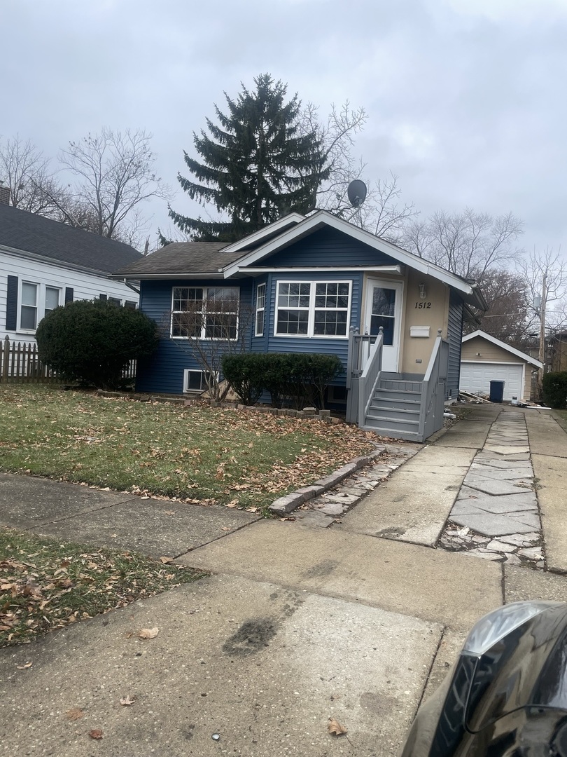 1512 Henry Place