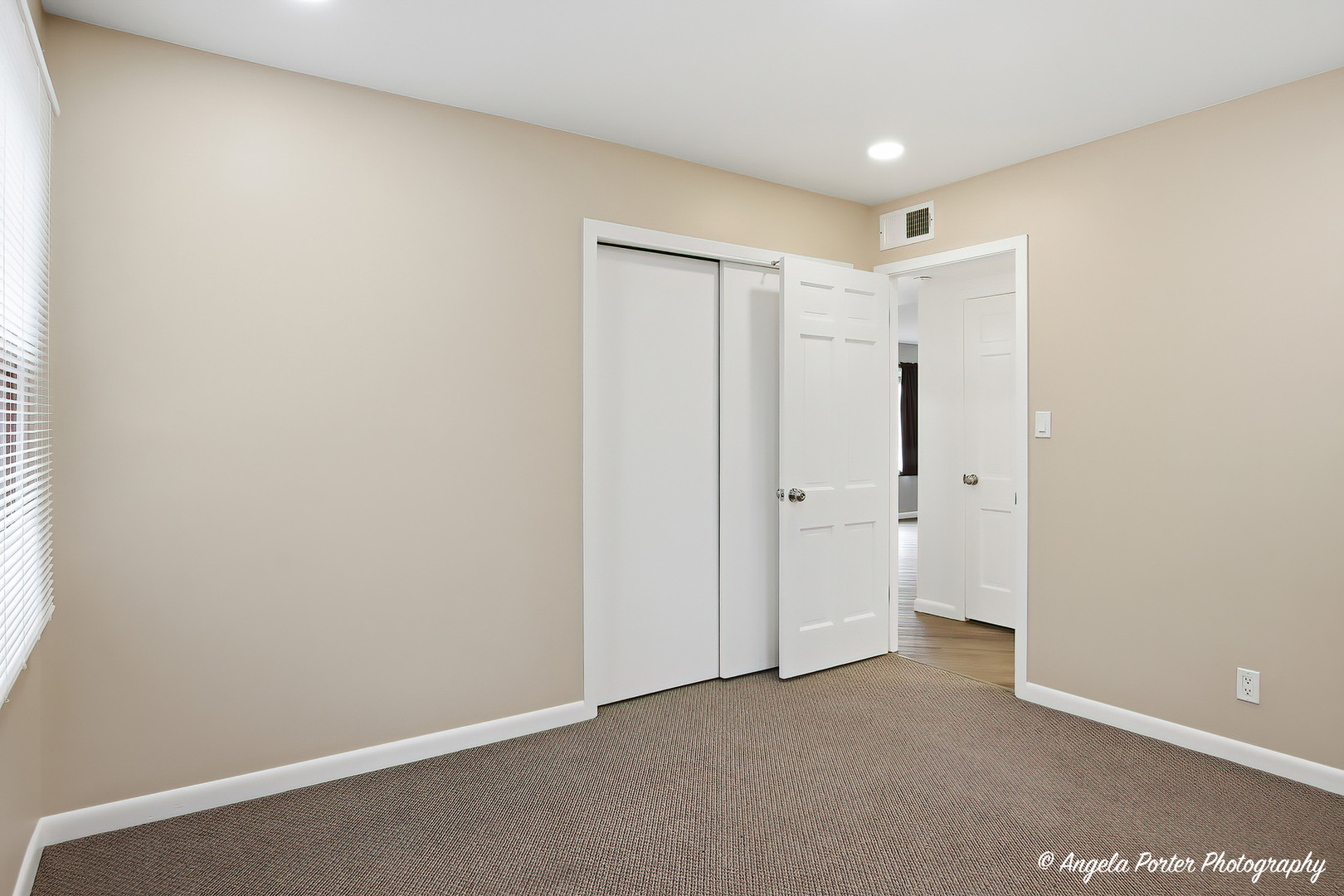 127 S Hawthorne Boulevard