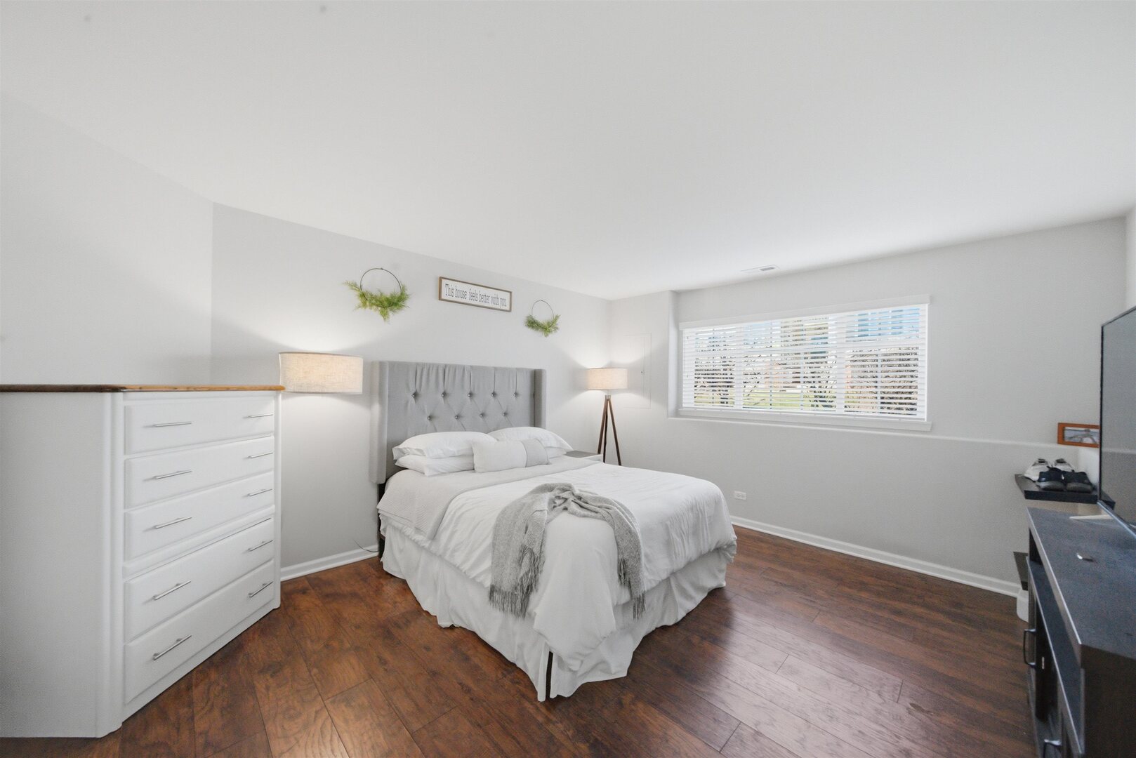 542 Cary Woods Circle