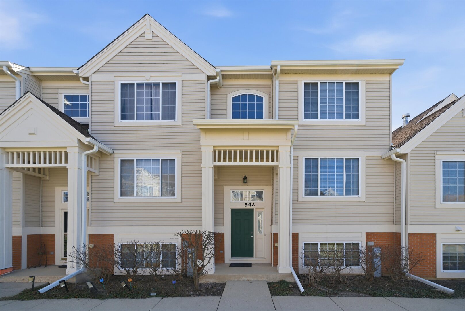 542 Cary Woods Circle