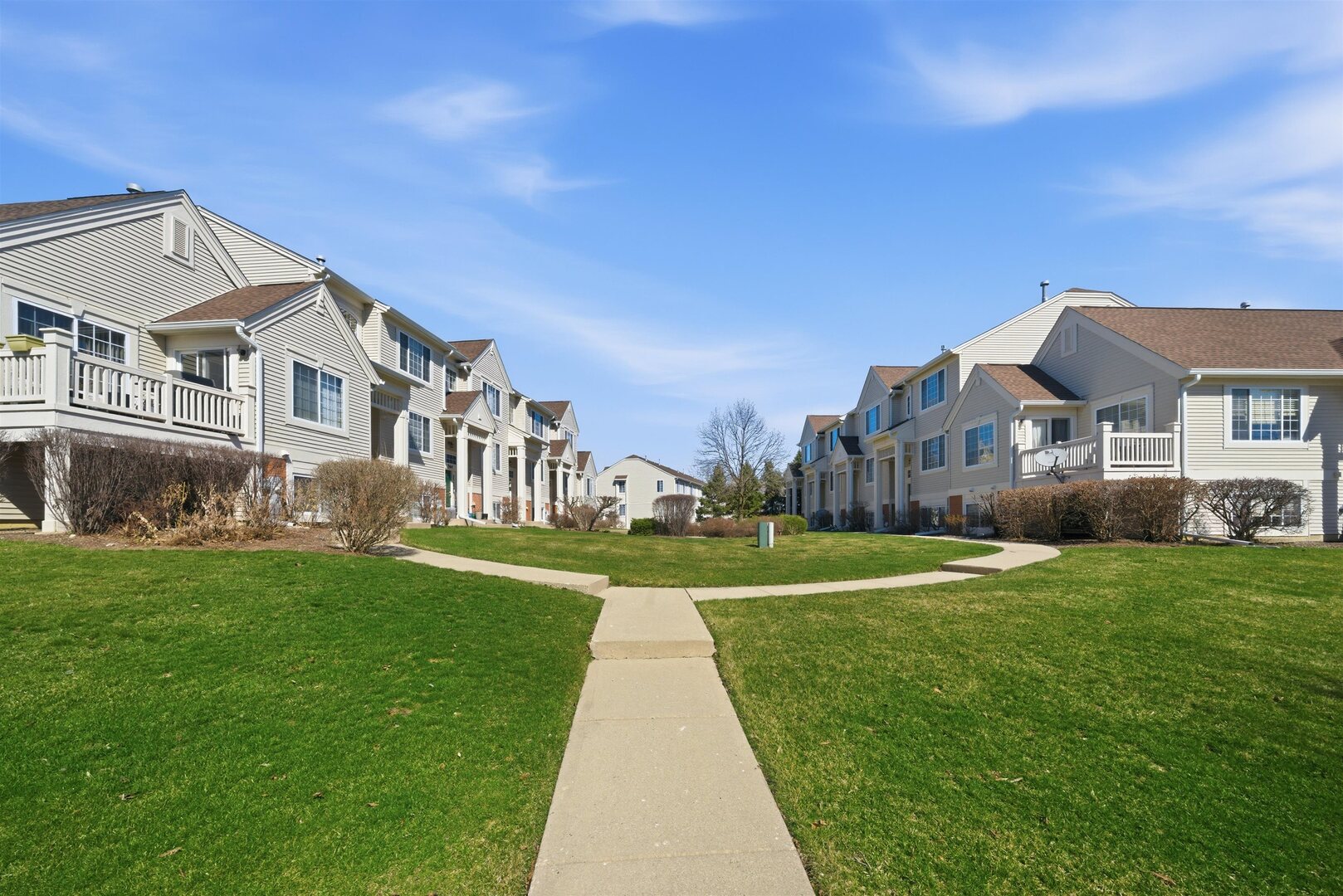 542 Cary Woods Circle