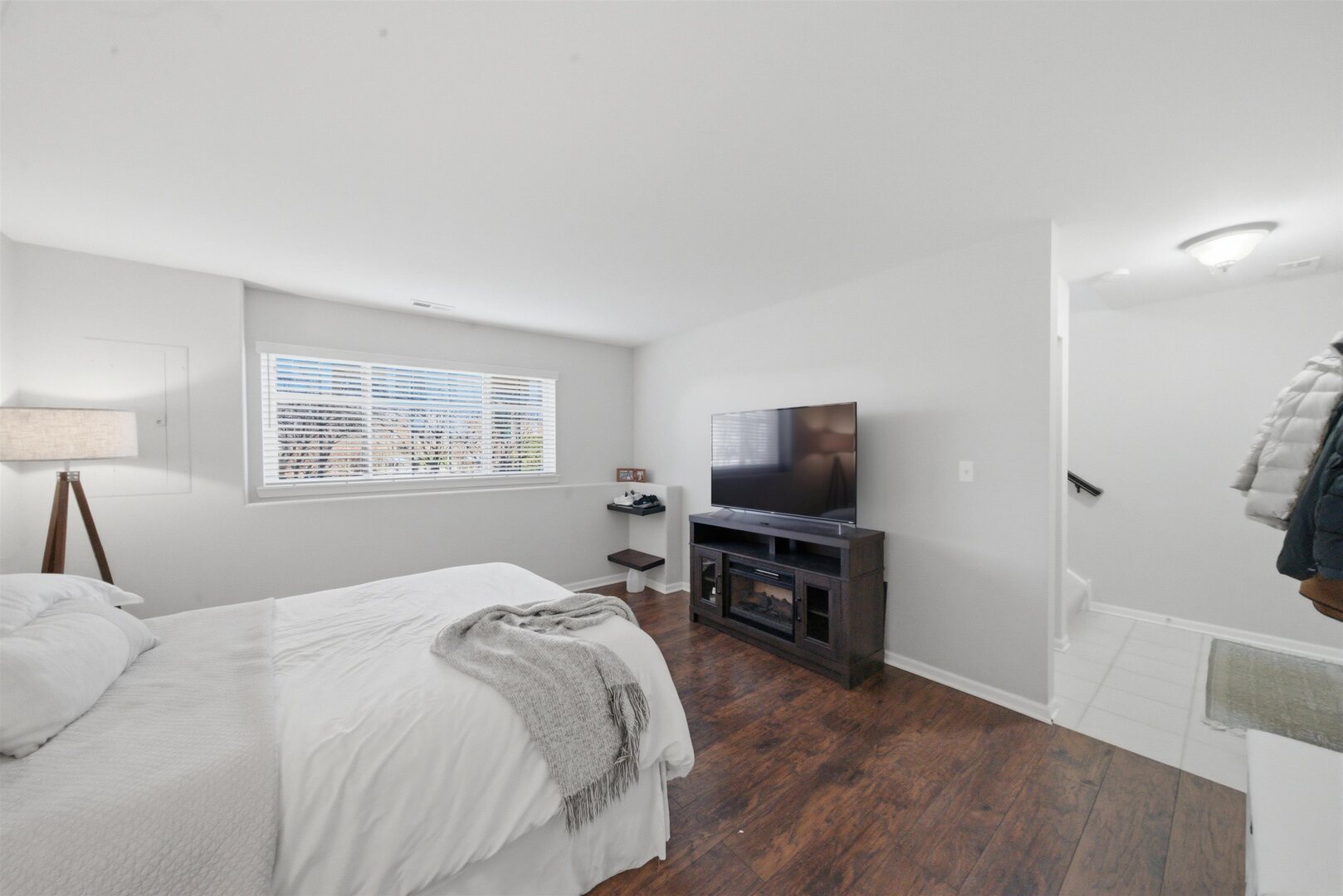 542 Cary Woods Circle