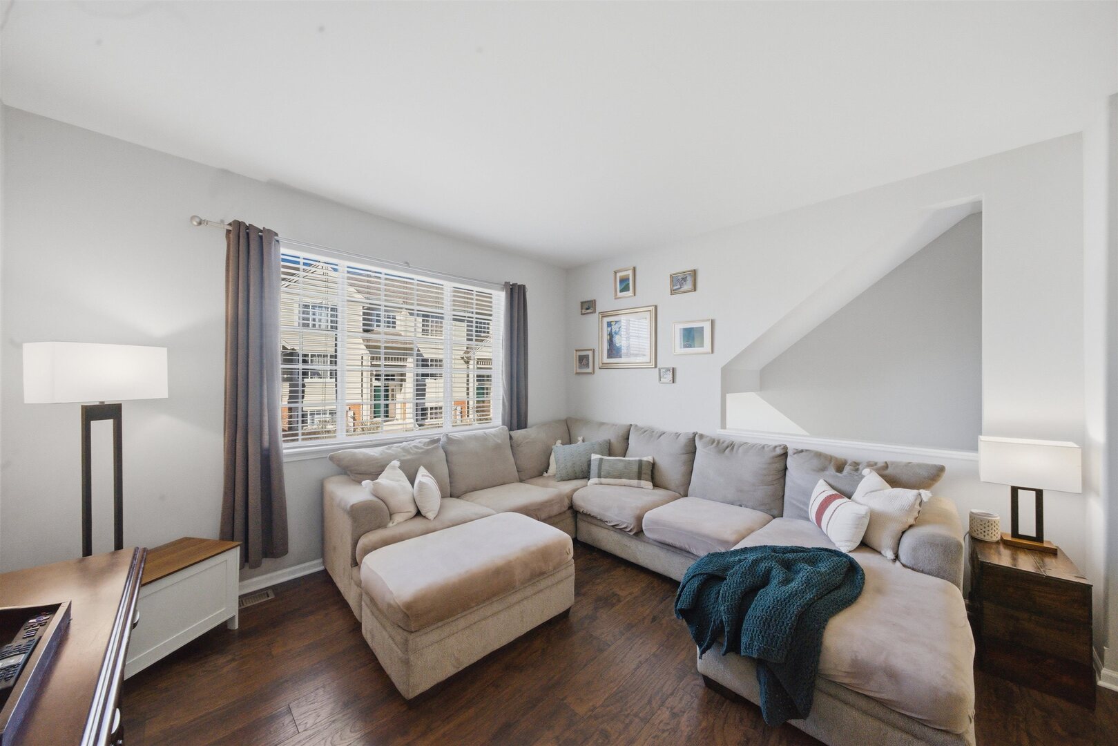 542 Cary Woods Circle