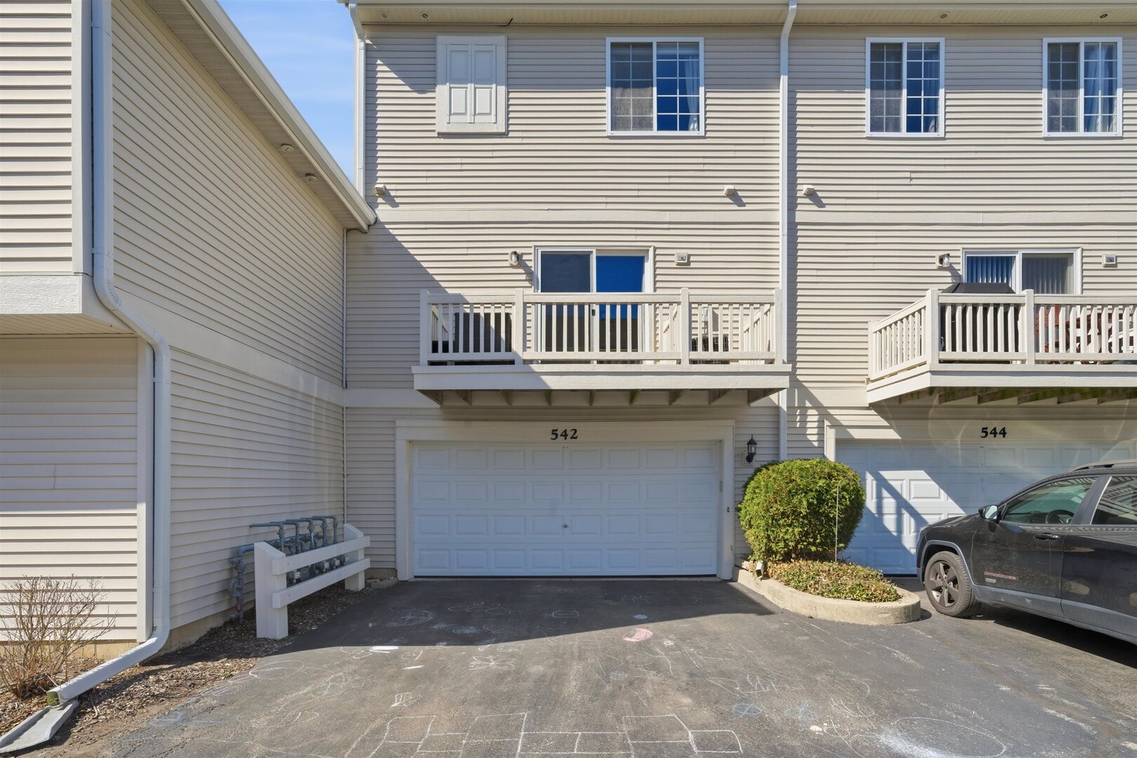 542 Cary Woods Circle