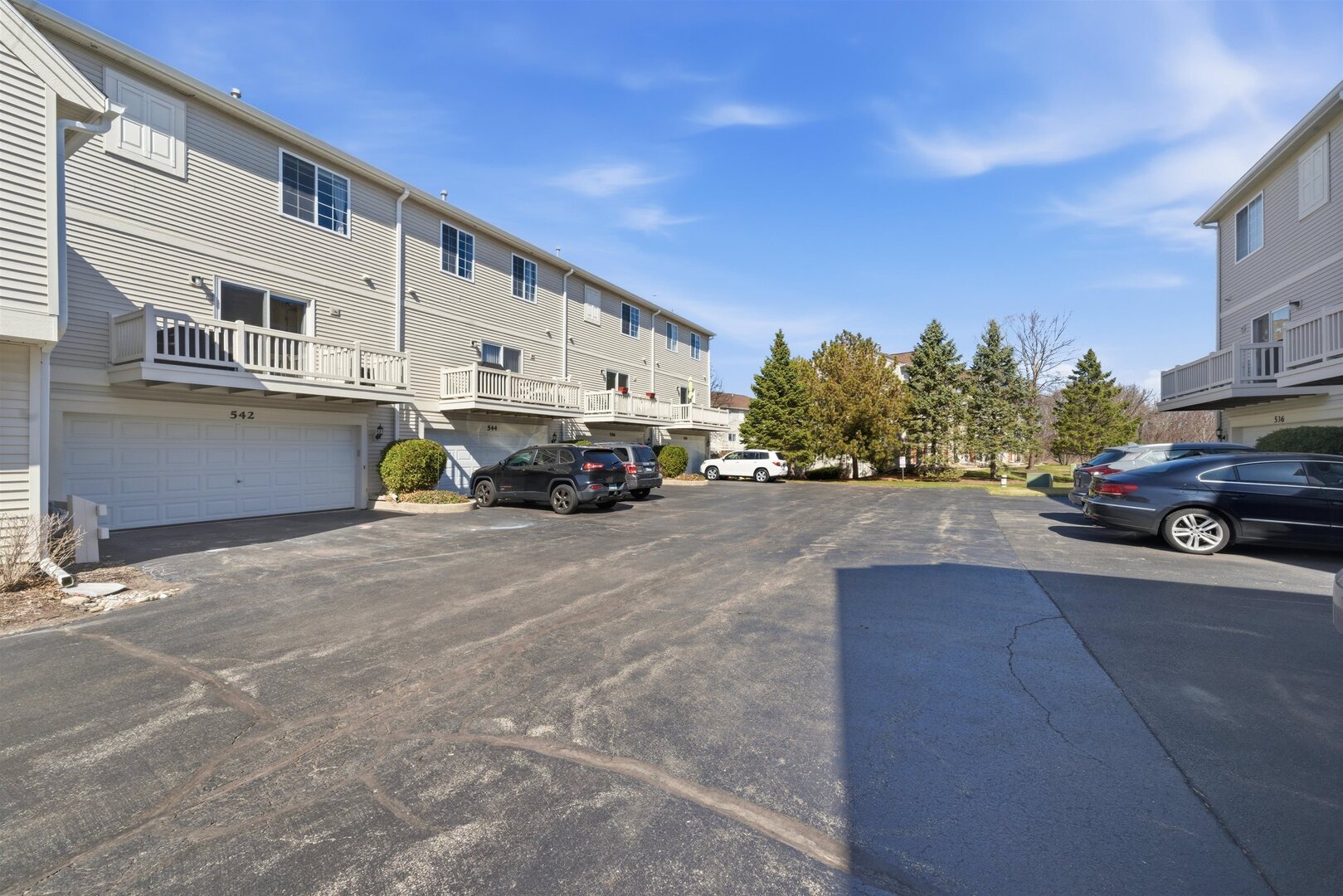 542 Cary Woods Circle