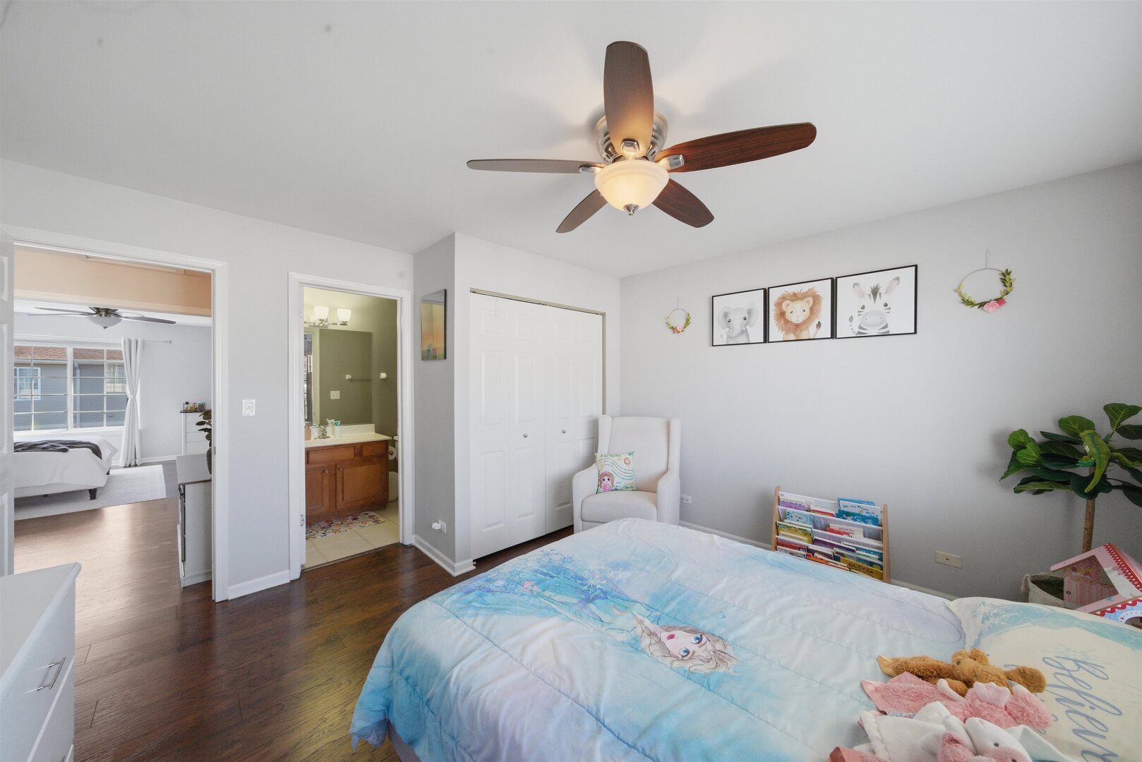 542 Cary Woods Circle