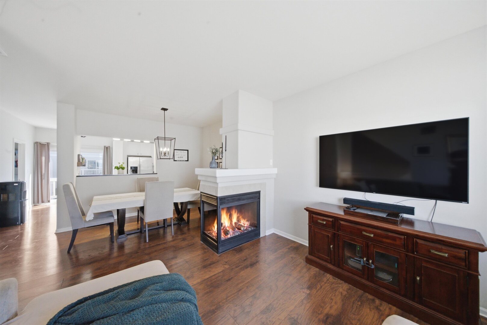 542 Cary Woods Circle