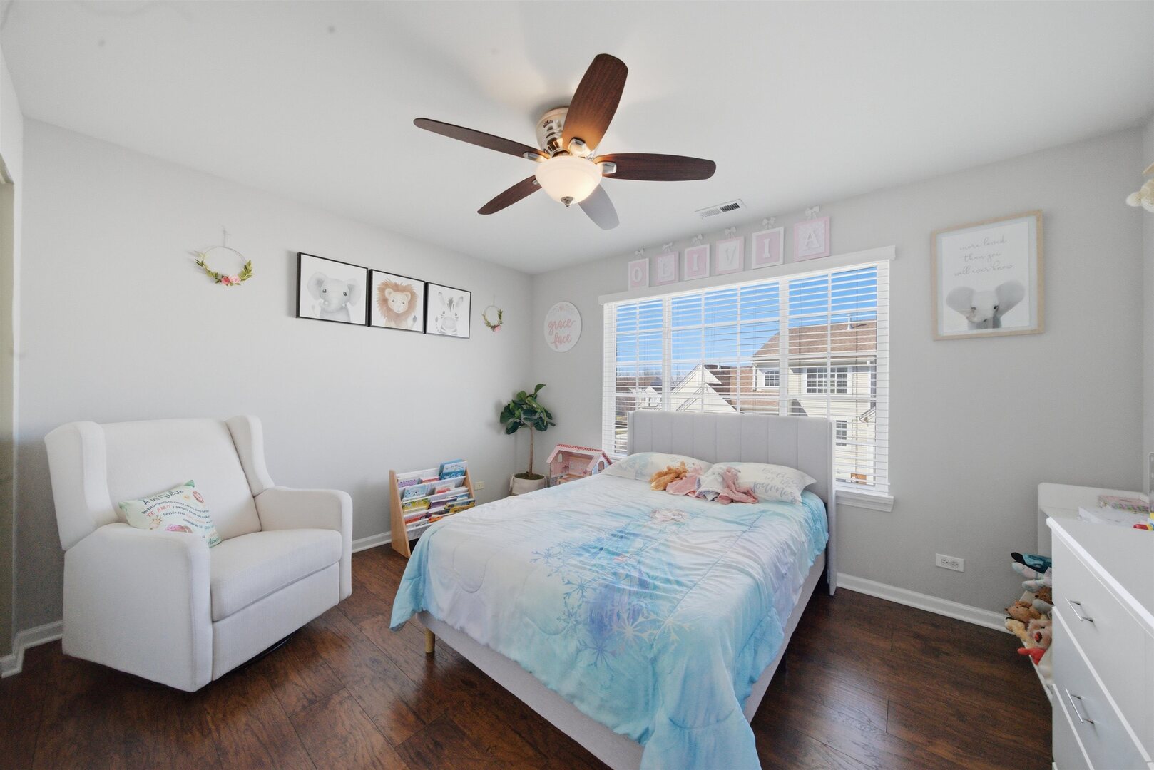 542 Cary Woods Circle