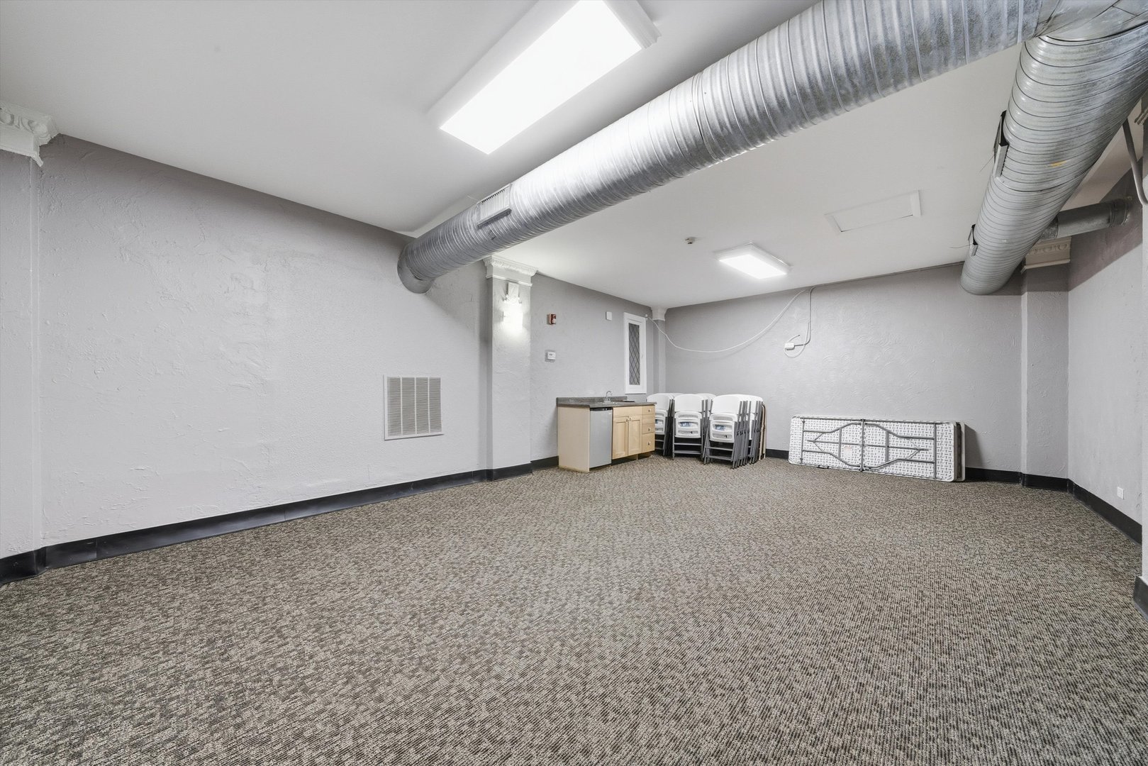 4240 N Clarendon Avenue Unit: 209N