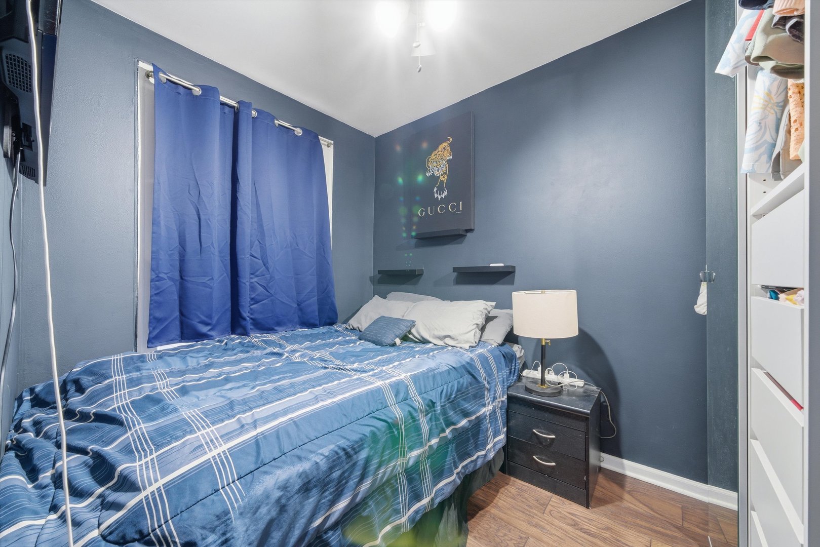 4240 N Clarendon Avenue Unit: 209N