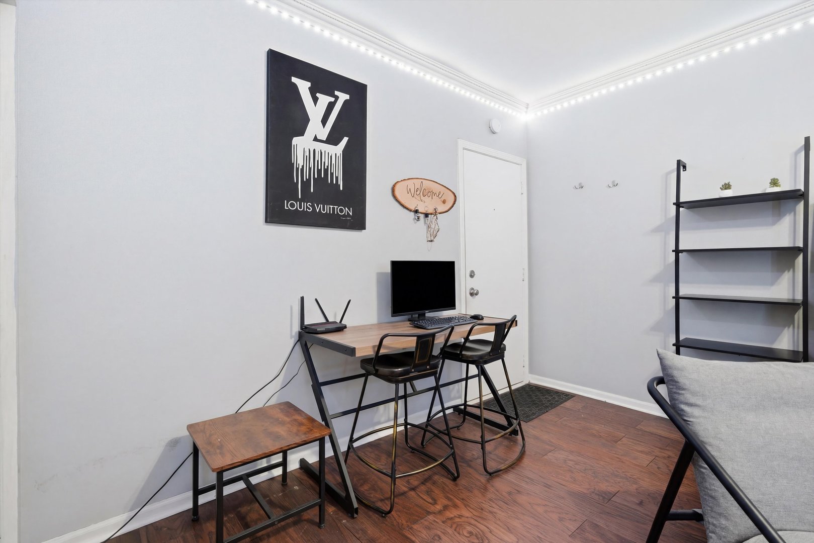 4240 N Clarendon Avenue Unit: 209N