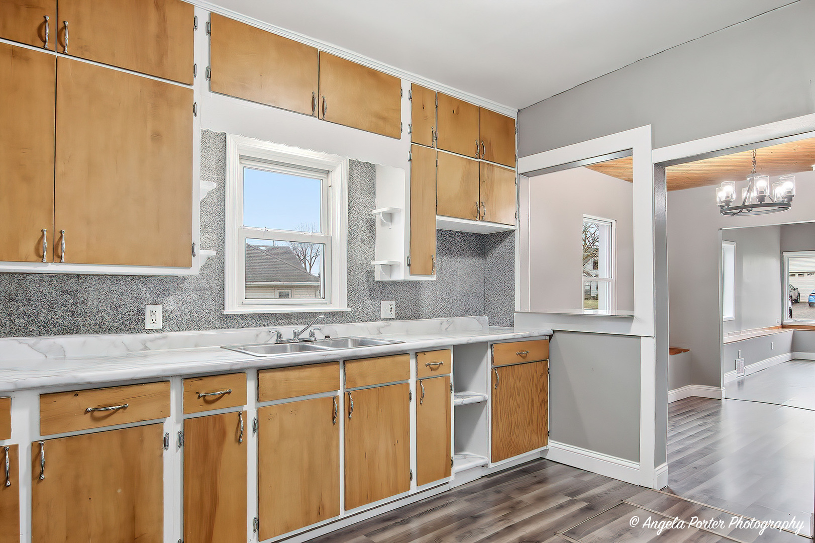 320 E WASHINGTON Street