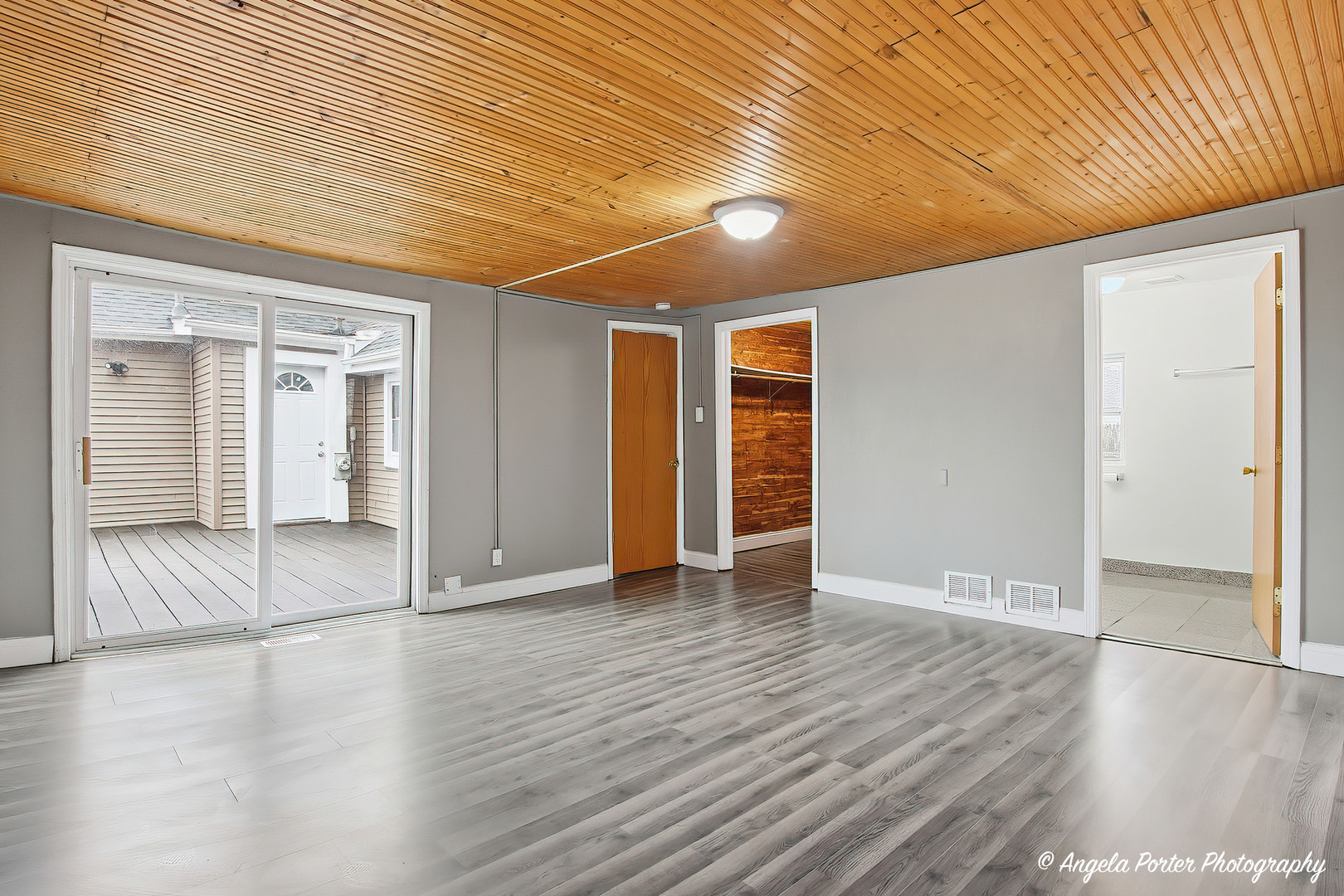 320 E WASHINGTON Street