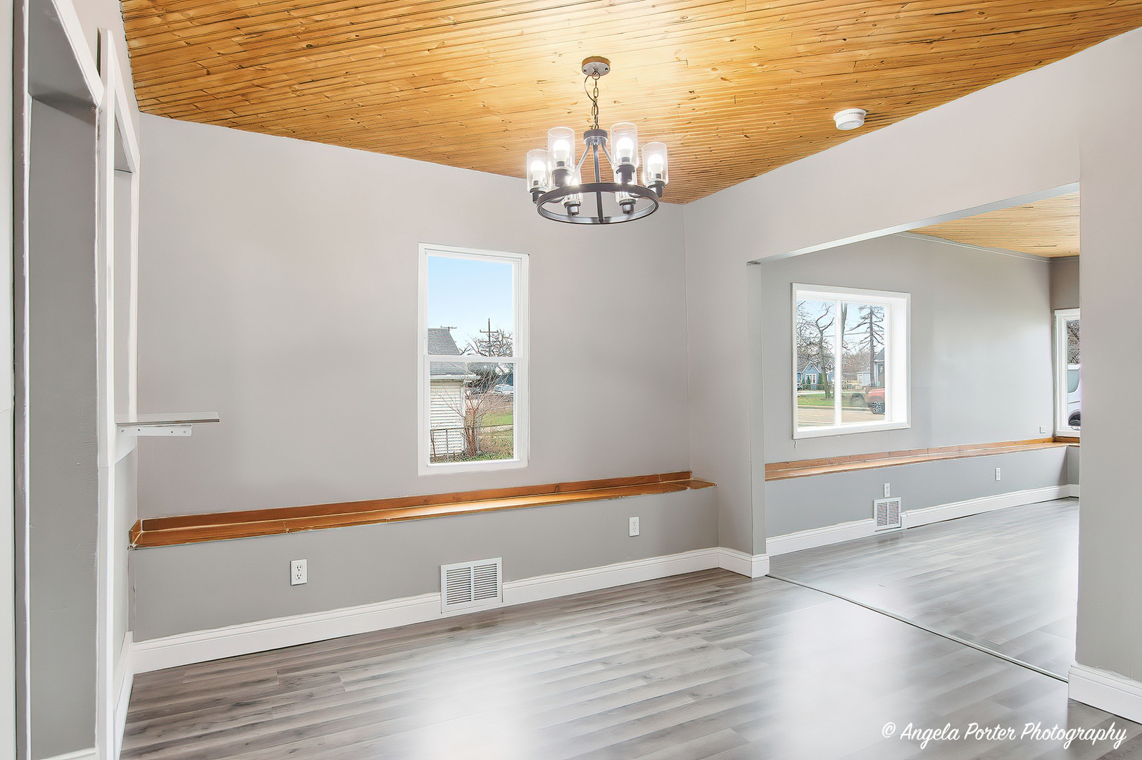 320 E WASHINGTON Street