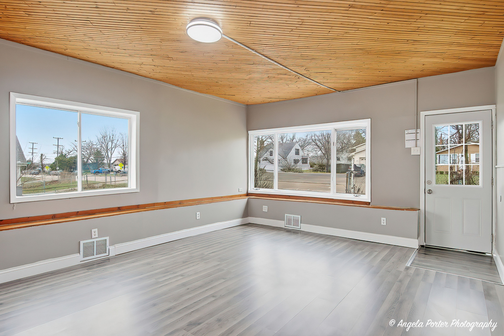 320 E WASHINGTON Street