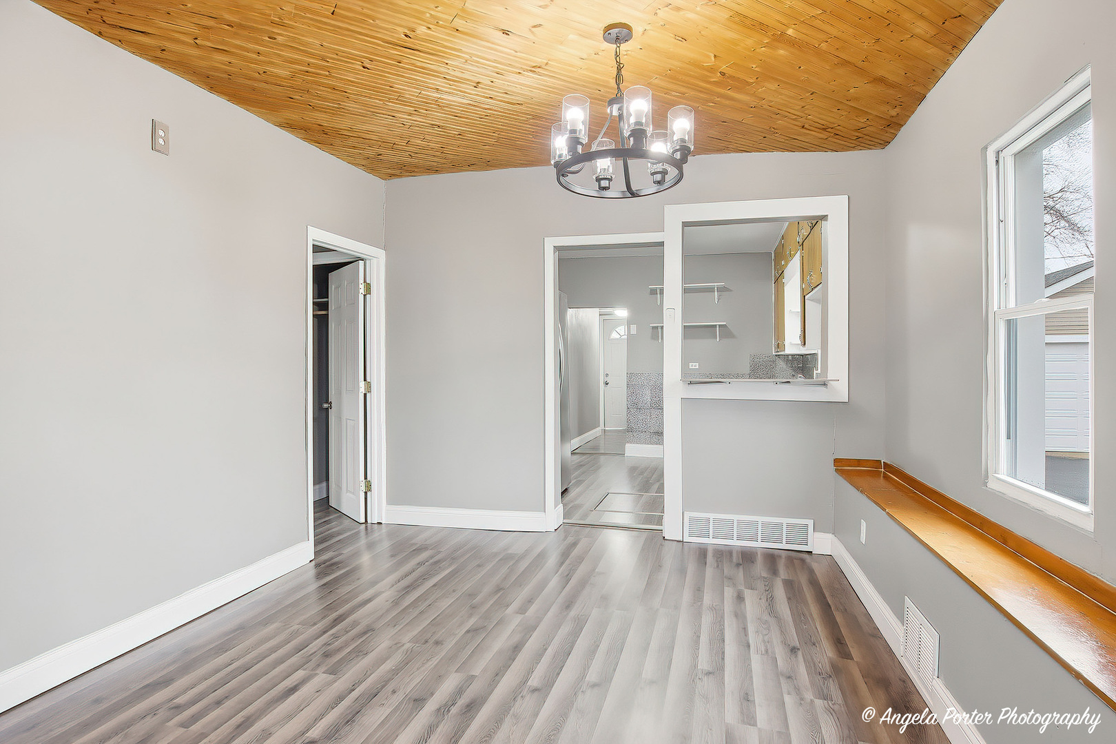 320 E WASHINGTON Street