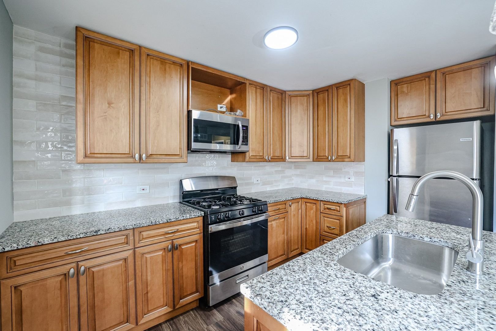 746 Walnut Street Unit: 2E