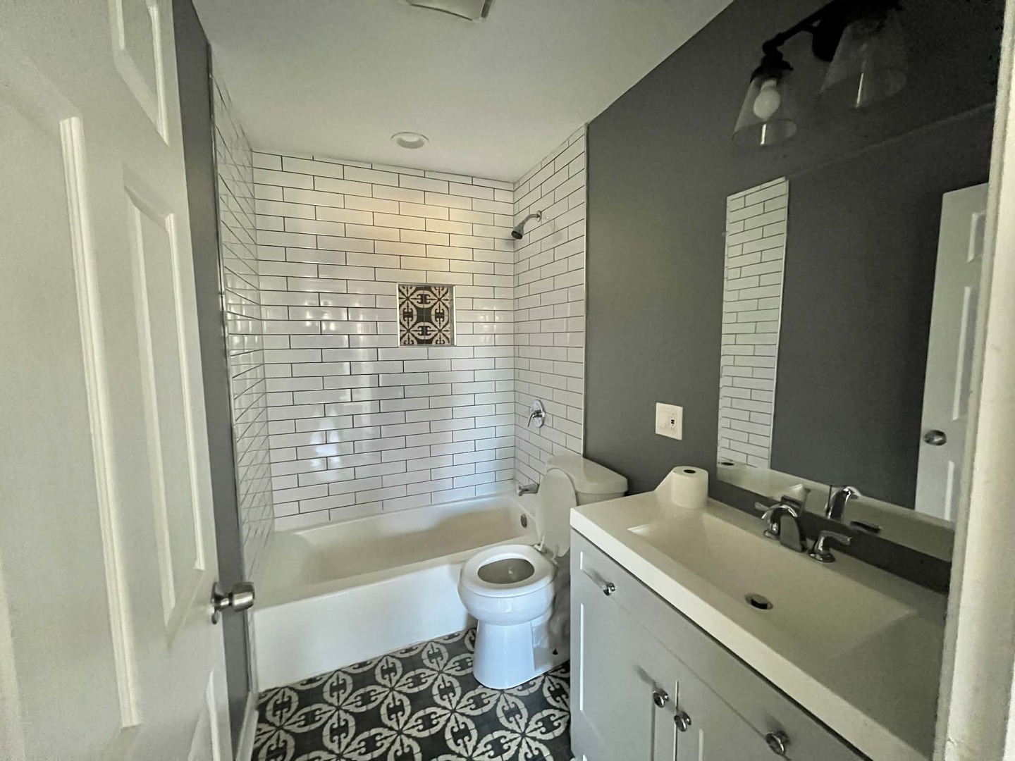 746 Walnut Street Unit: 2E