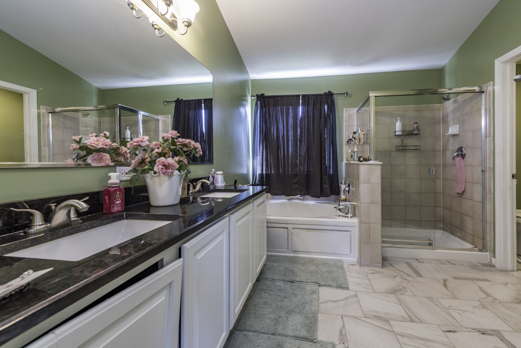 1995 W Meadowview Drive