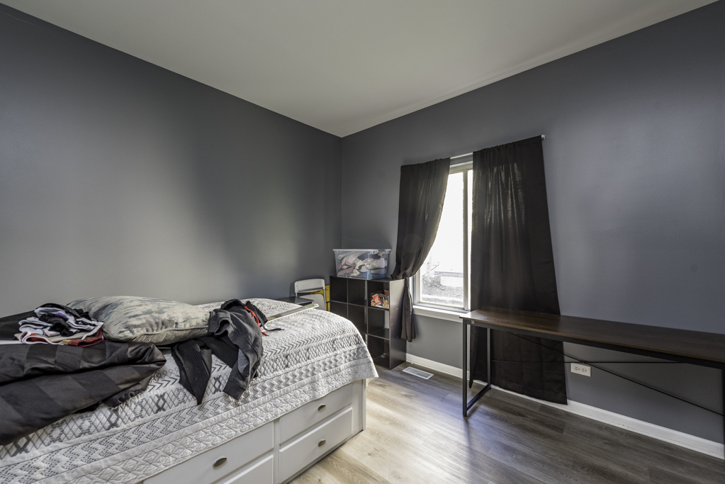 1995 W Meadowview Drive