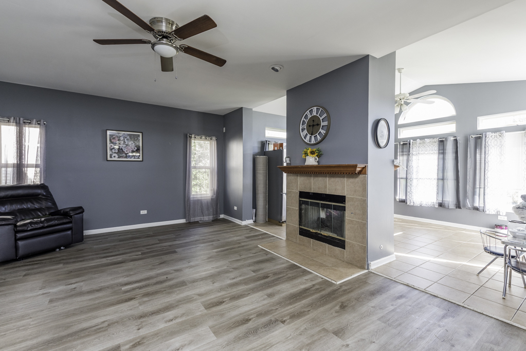 1995 W Meadowview Drive