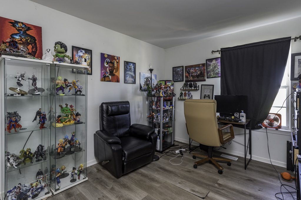 1995 W Meadowview Drive