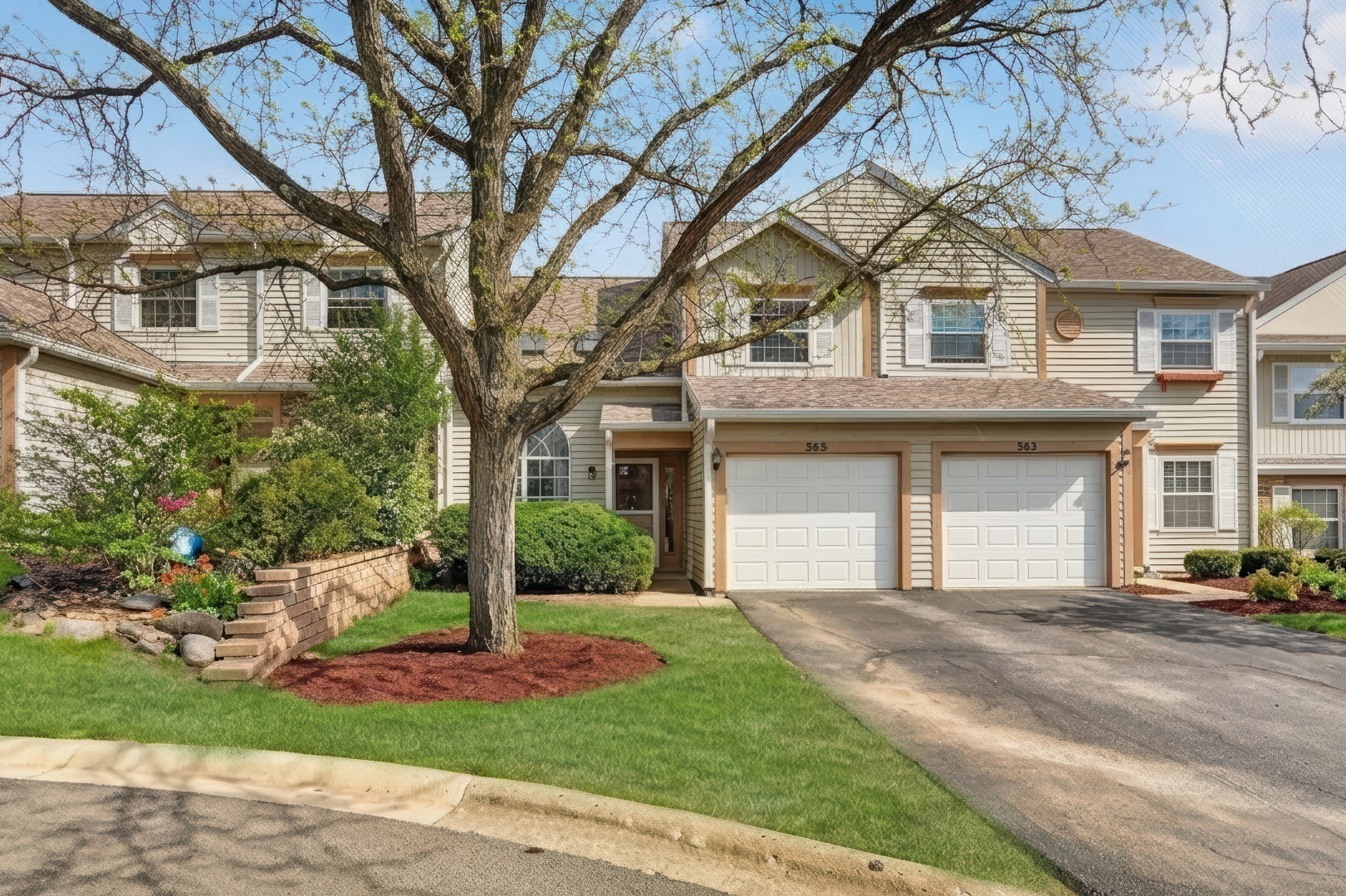 565 Ascot Lane