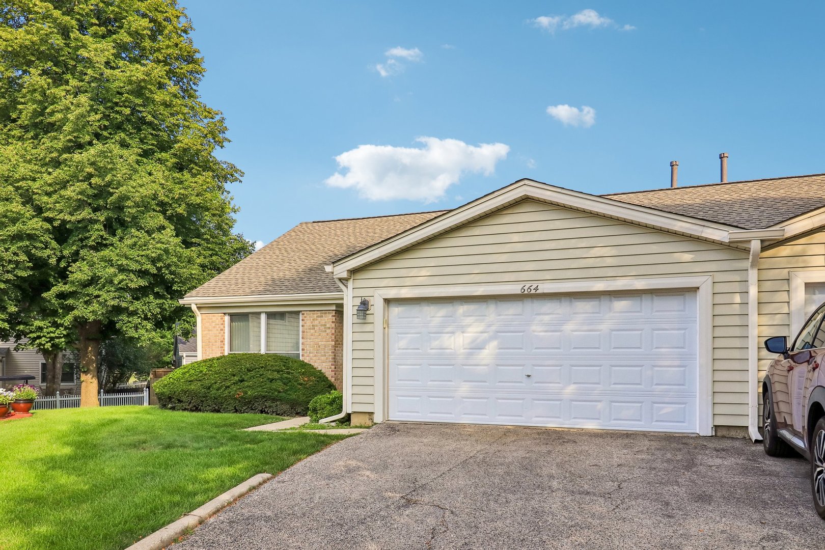 664 Claridge Circle