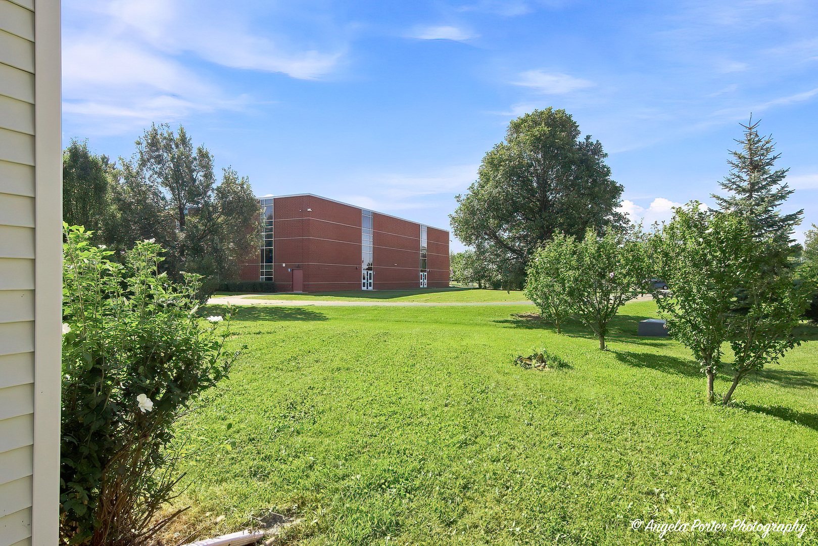 429 W Newbridge Lane