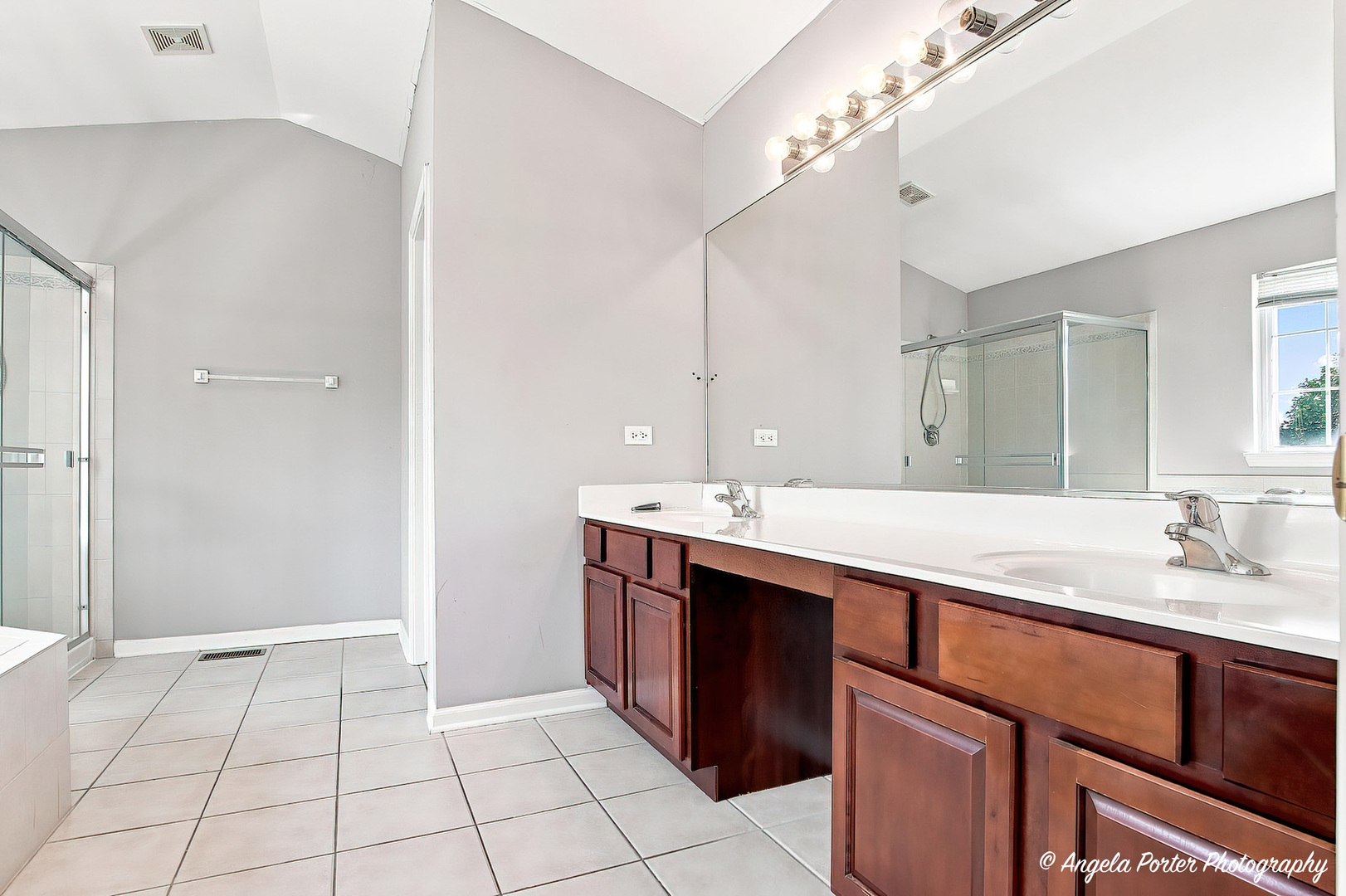 429 W Newbridge Lane