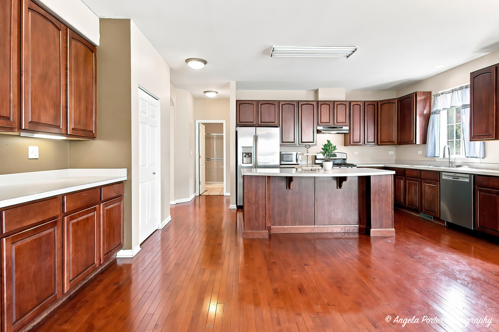 429 W Newbridge Lane