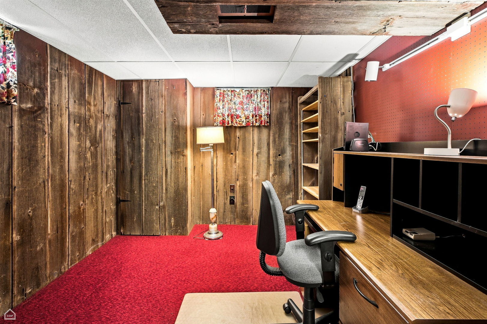 2402 Manor Lane