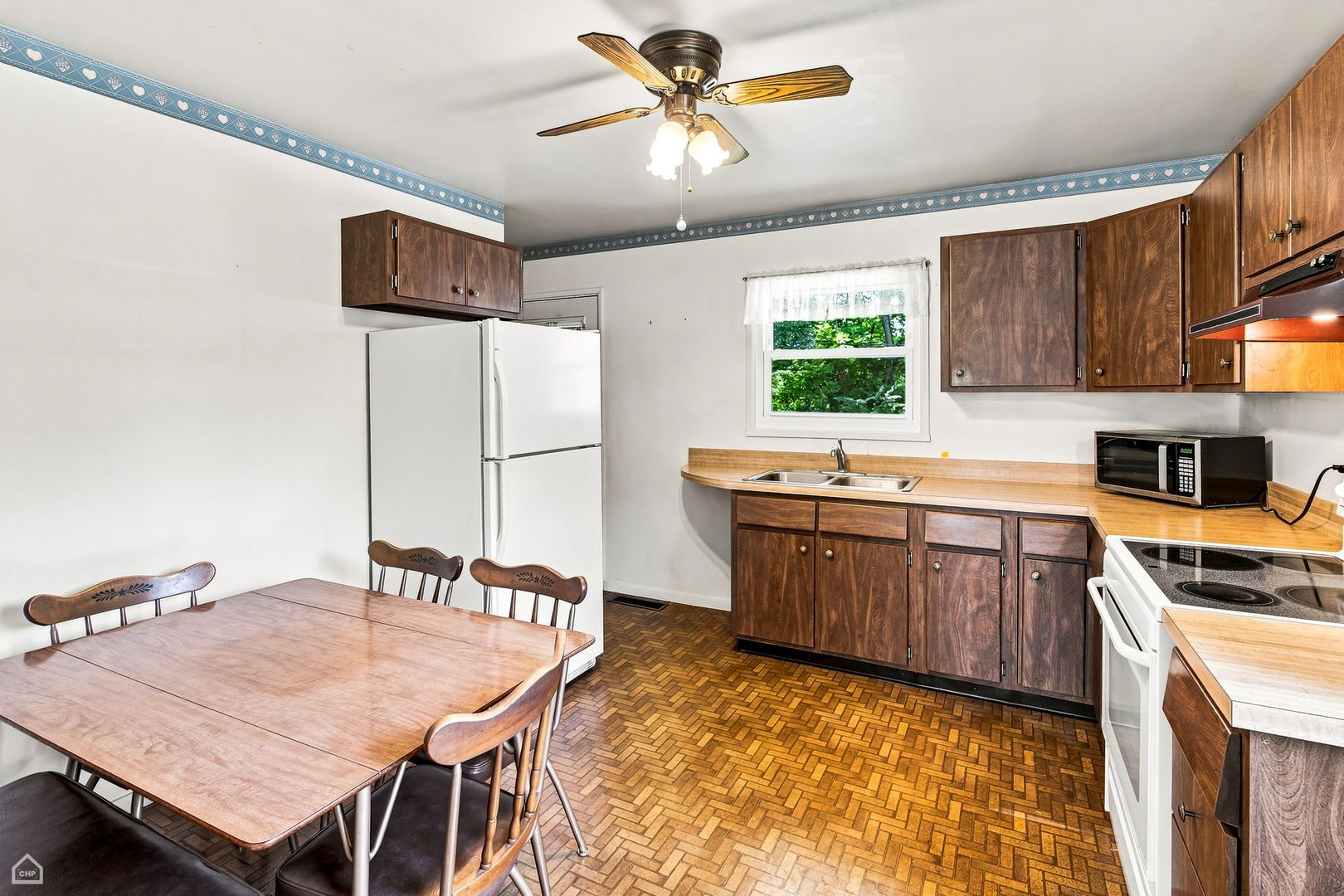 2402 Manor Lane