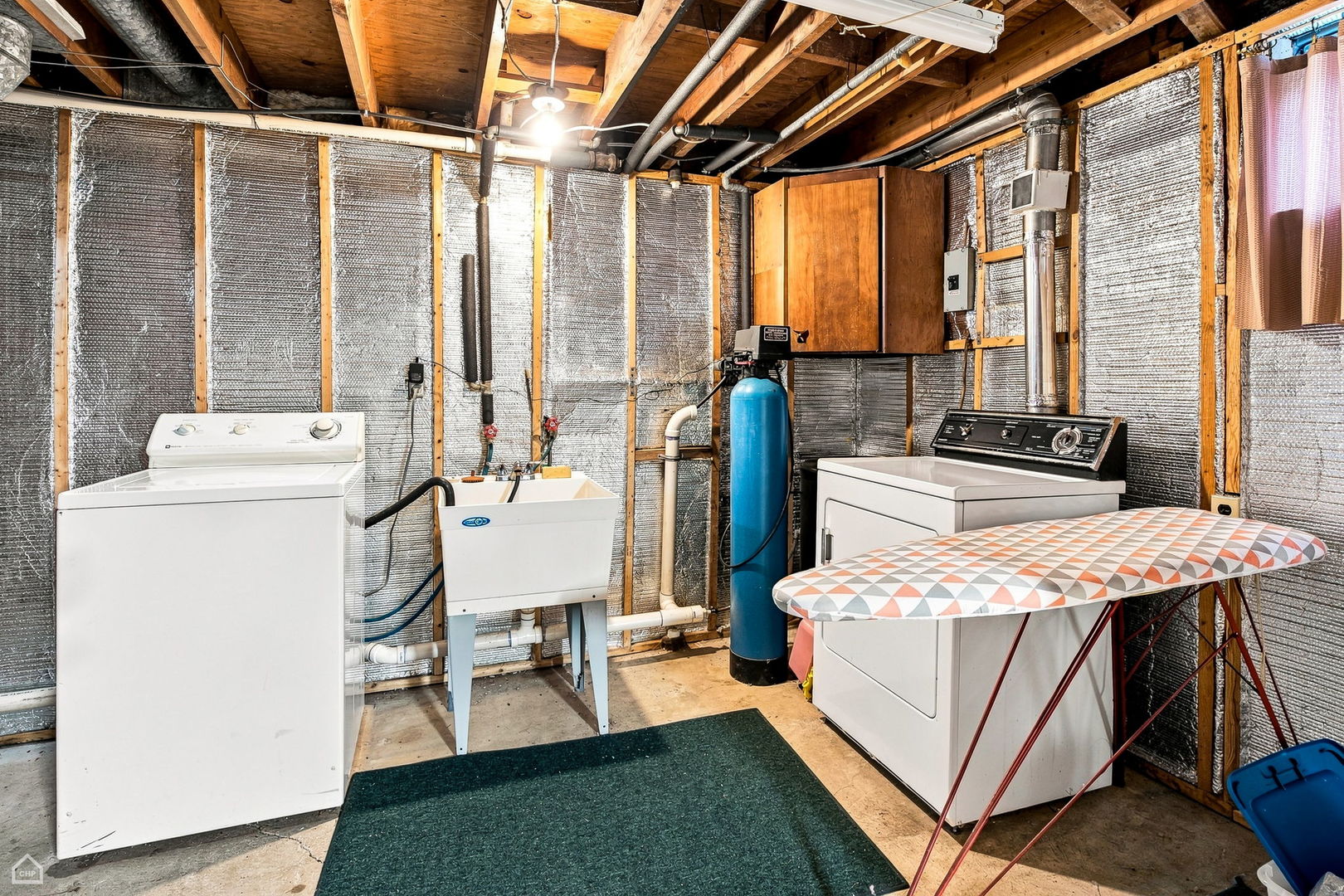 2402 Manor Lane
