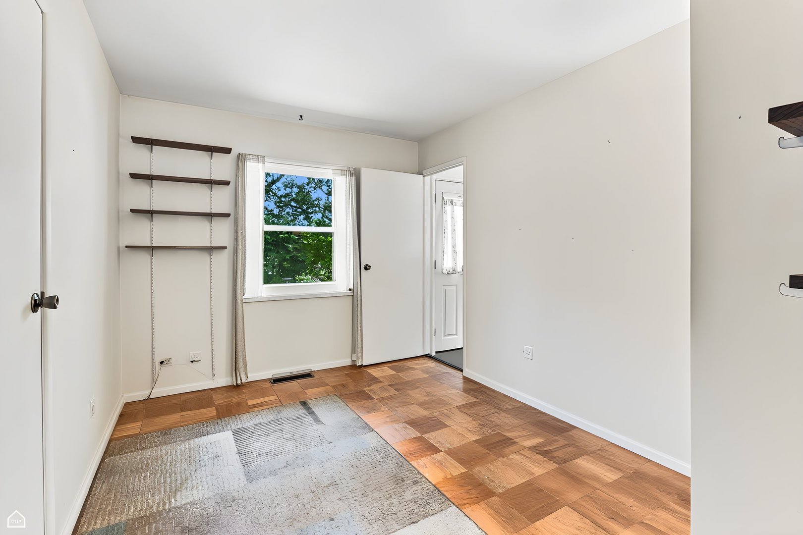 2402 Manor Lane