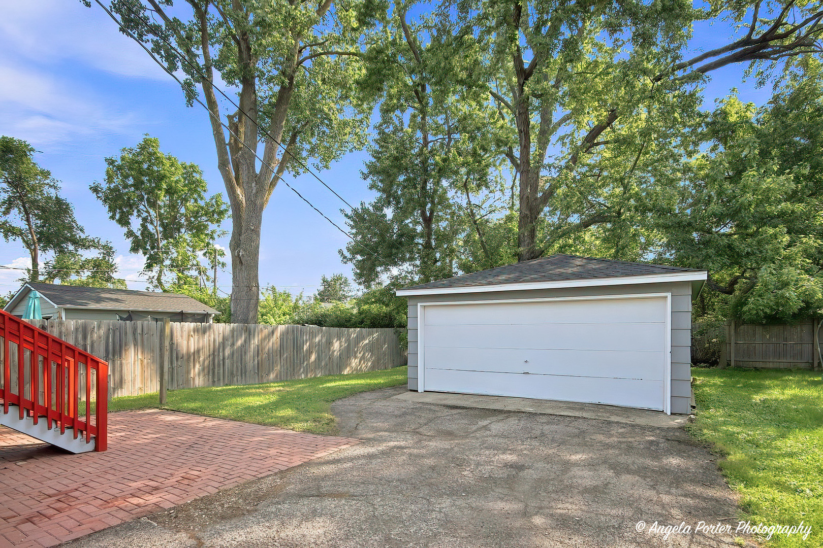 1621 ROUND LAKE Drive