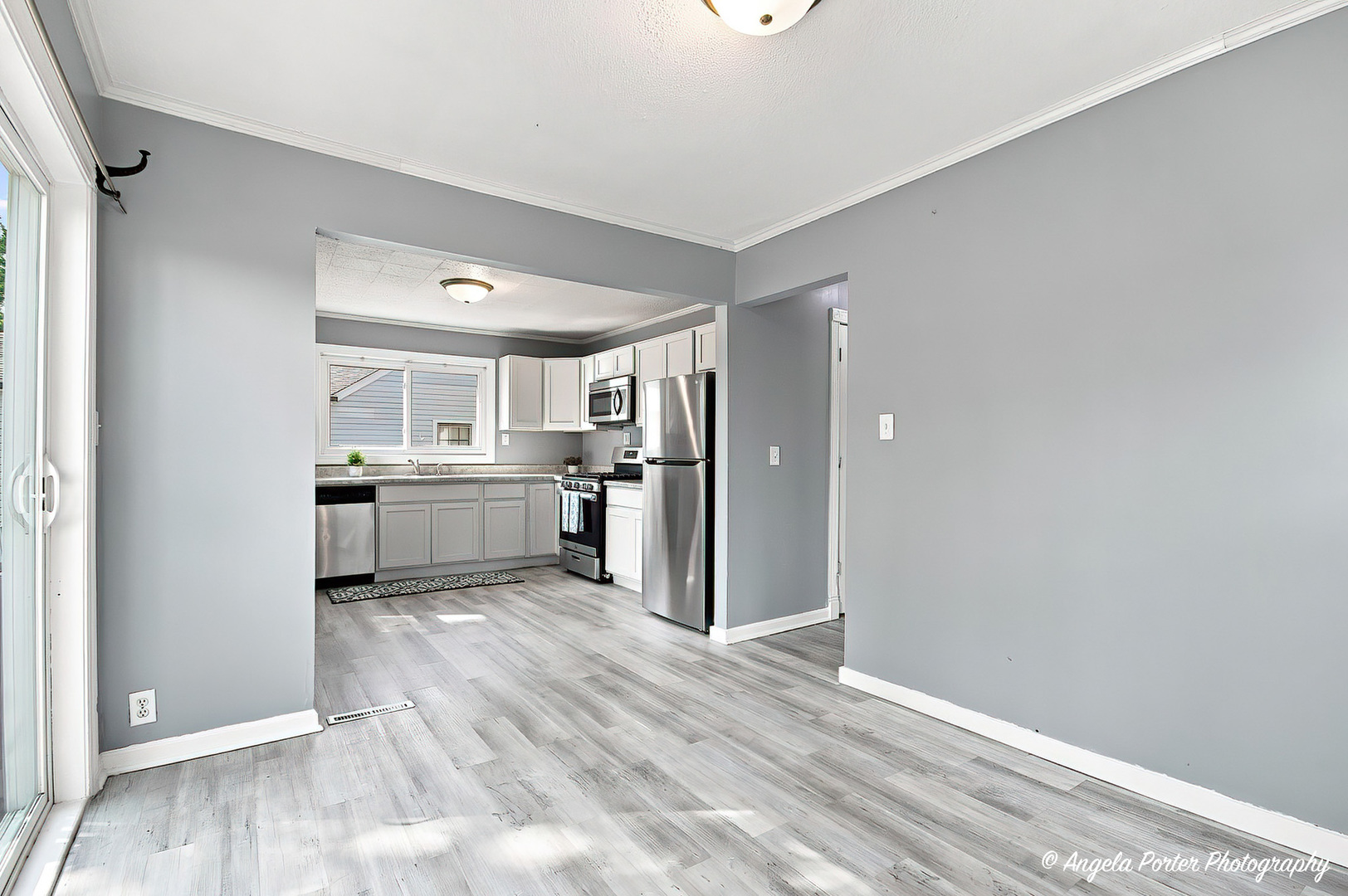 1621 ROUND LAKE Drive