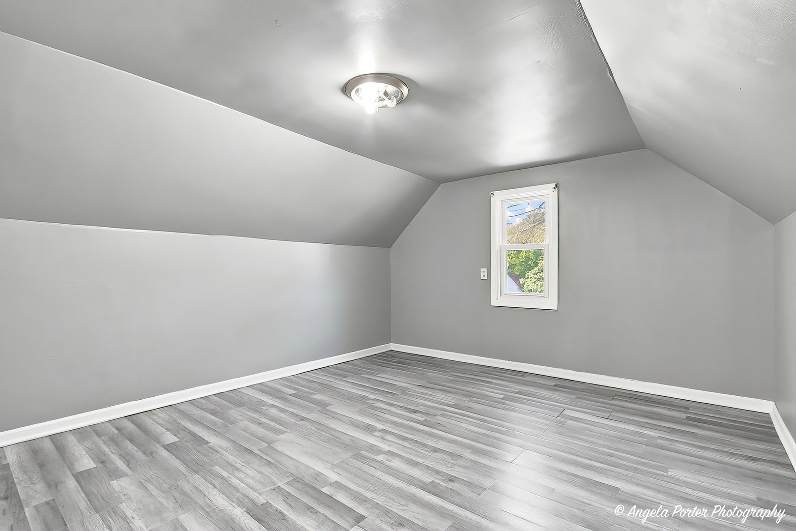 1621 ROUND LAKE Drive