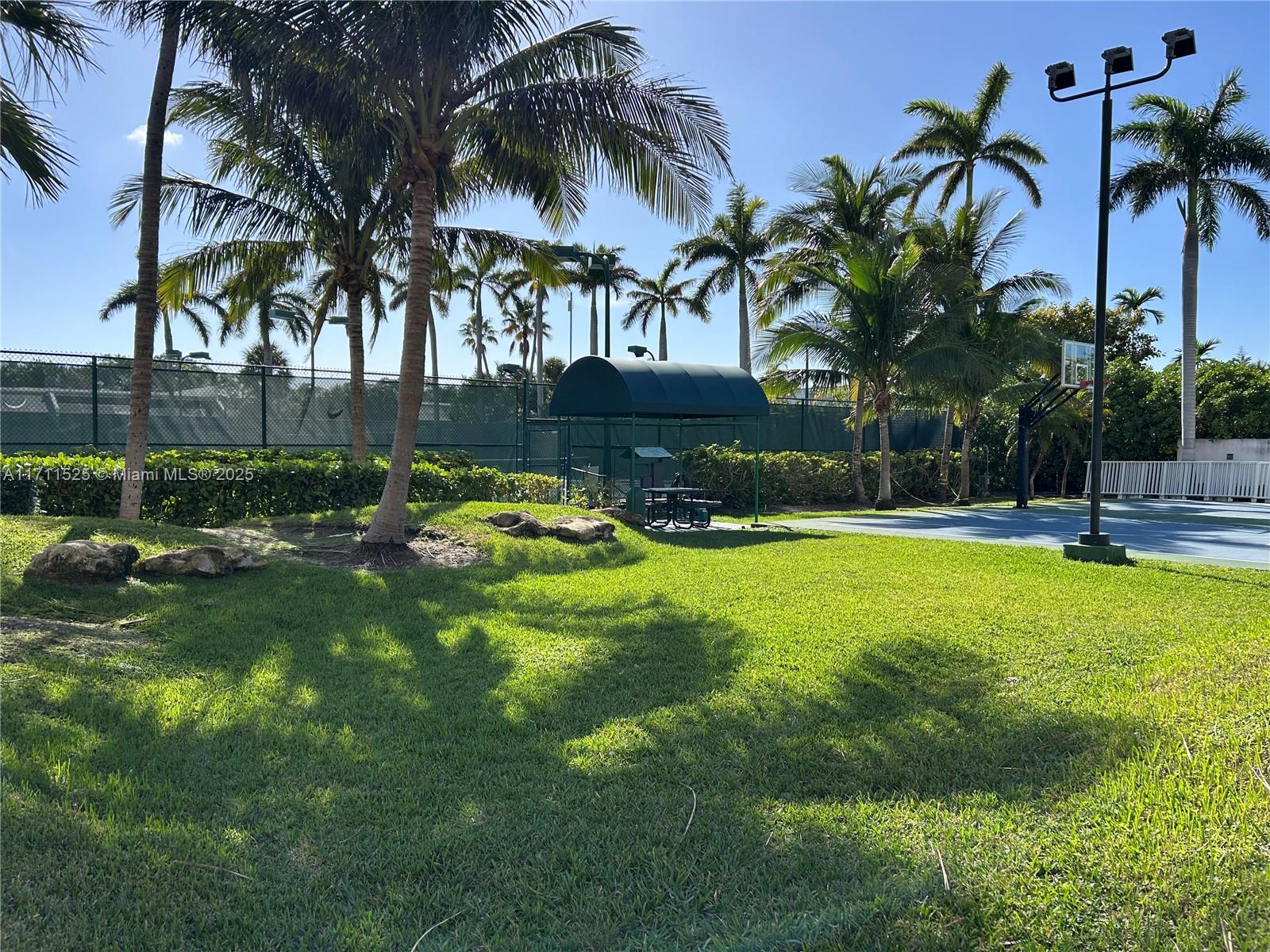 881 Ocean Dr # L5