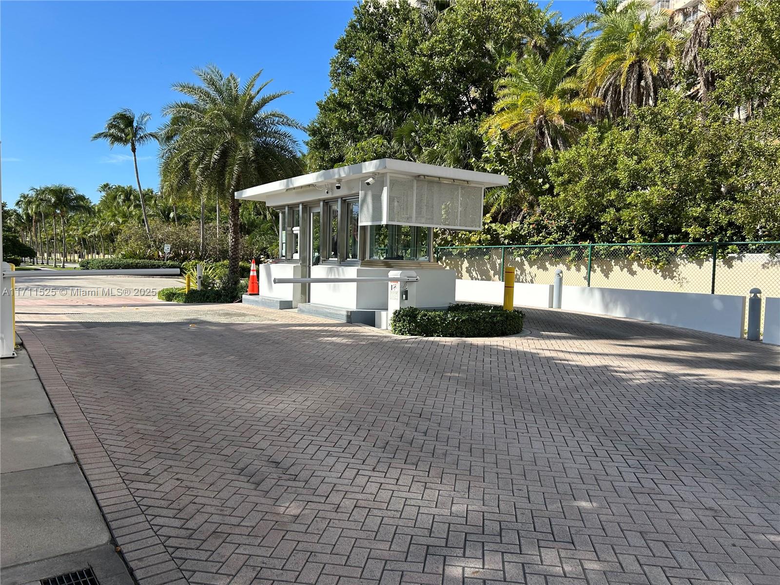 881 Ocean Dr # L5