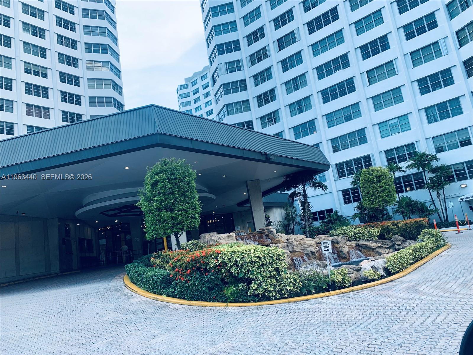 801 Brickell Bay Dr # 1470