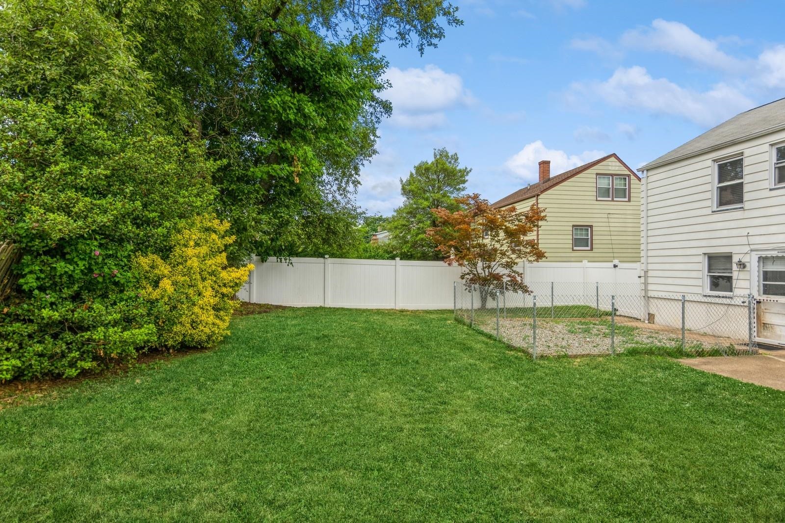 1036 MOPSICK AVE