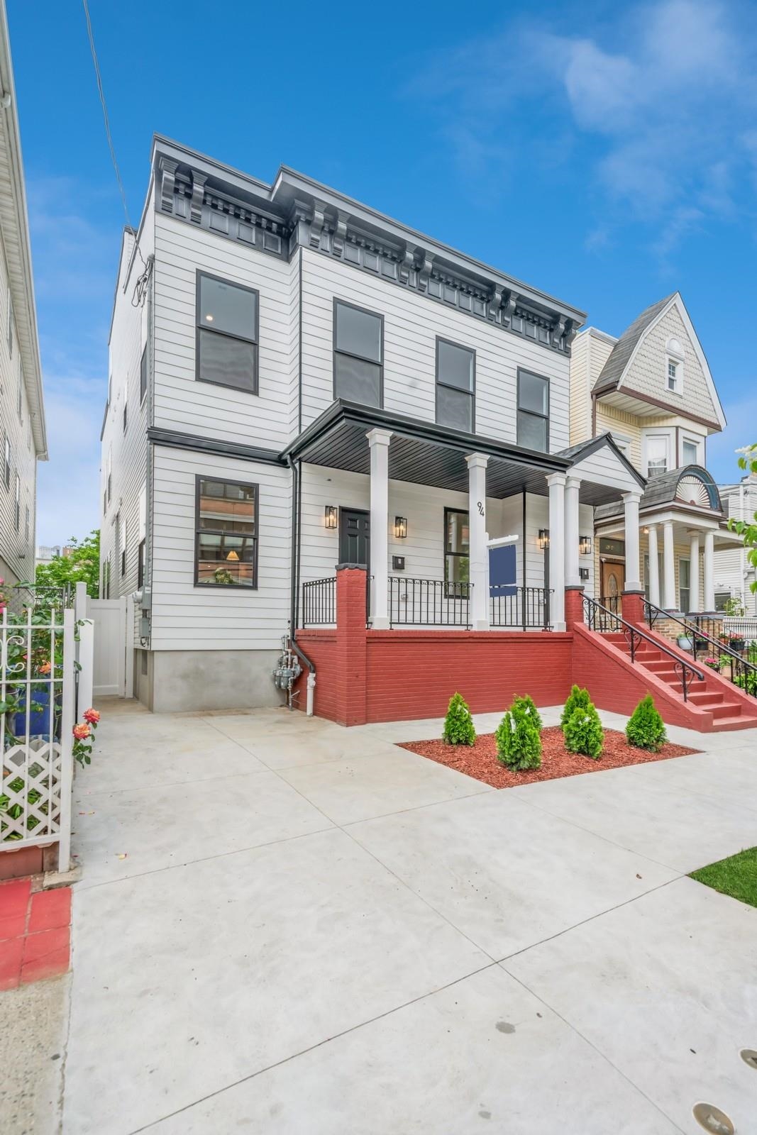 94 ASTOR PL Unit: 2