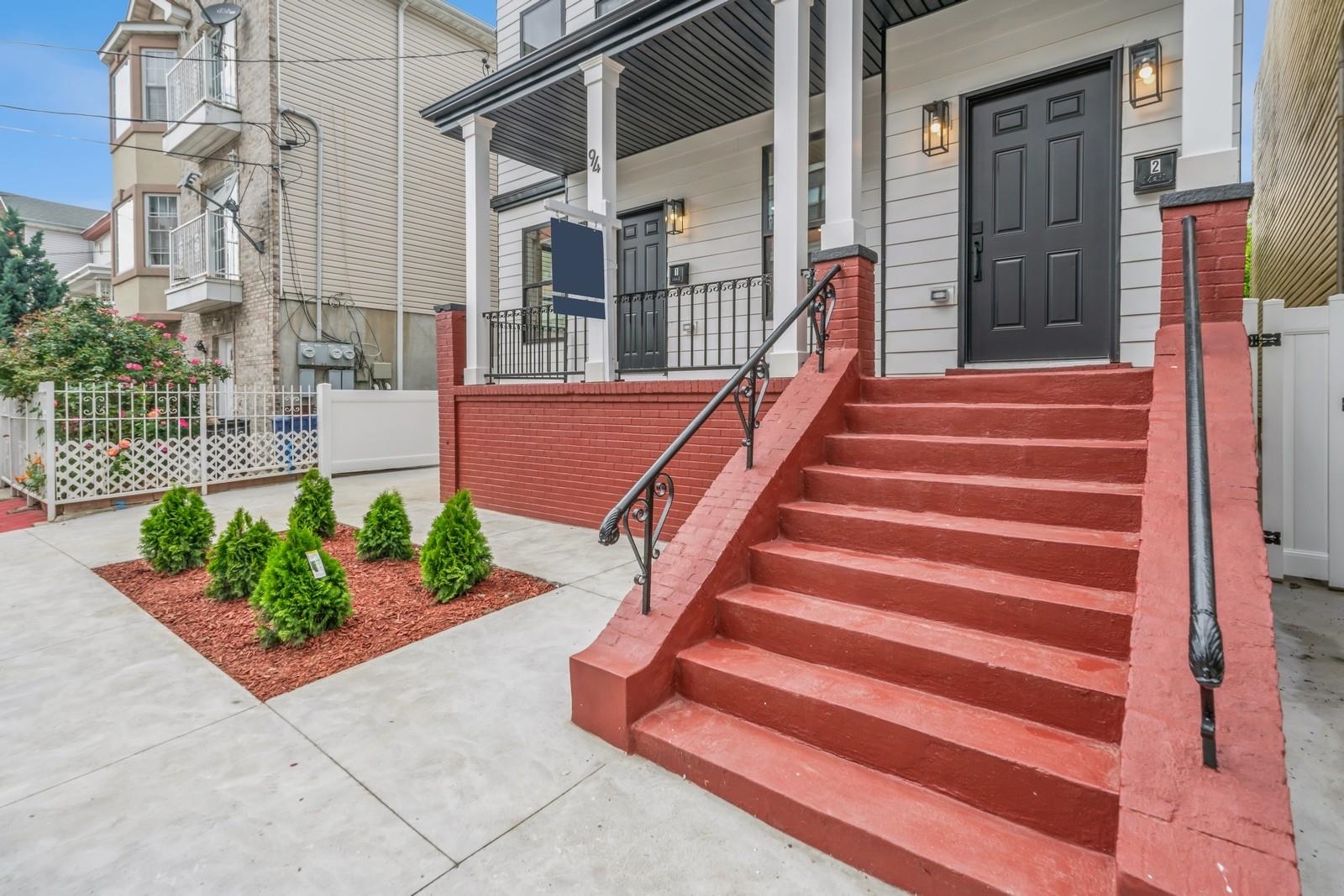 94 ASTOR PL Unit: 2