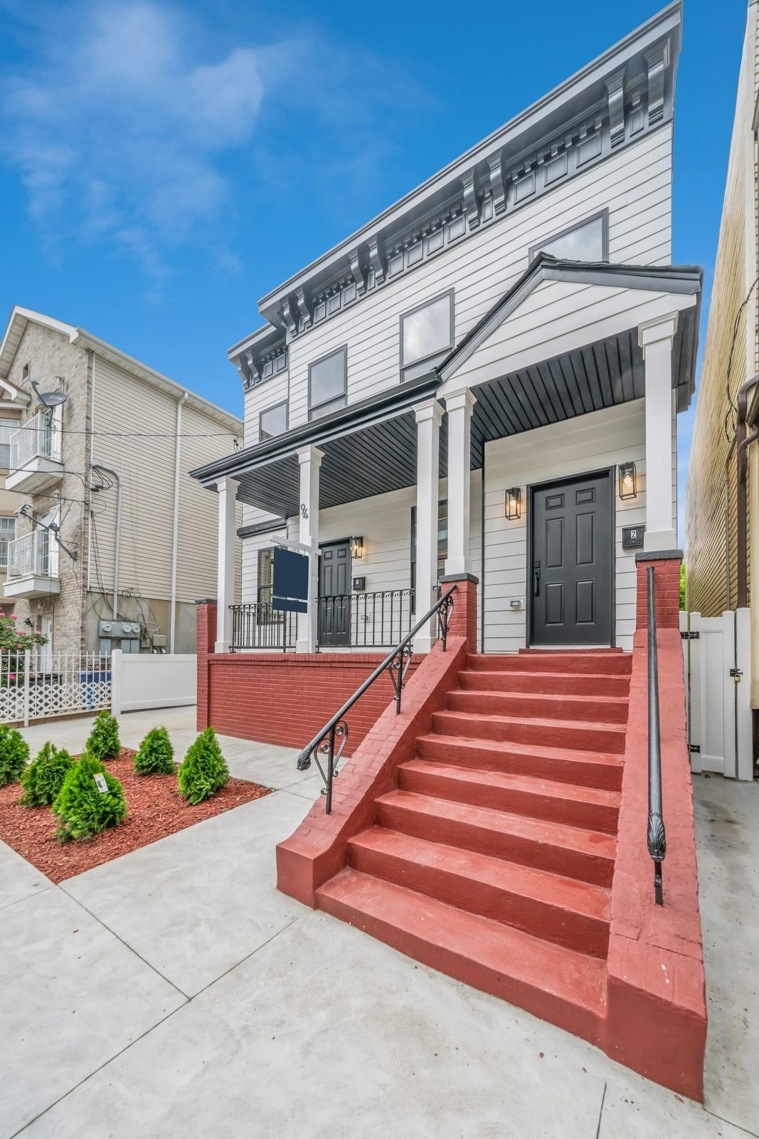 94 ASTOR PL Unit: 2