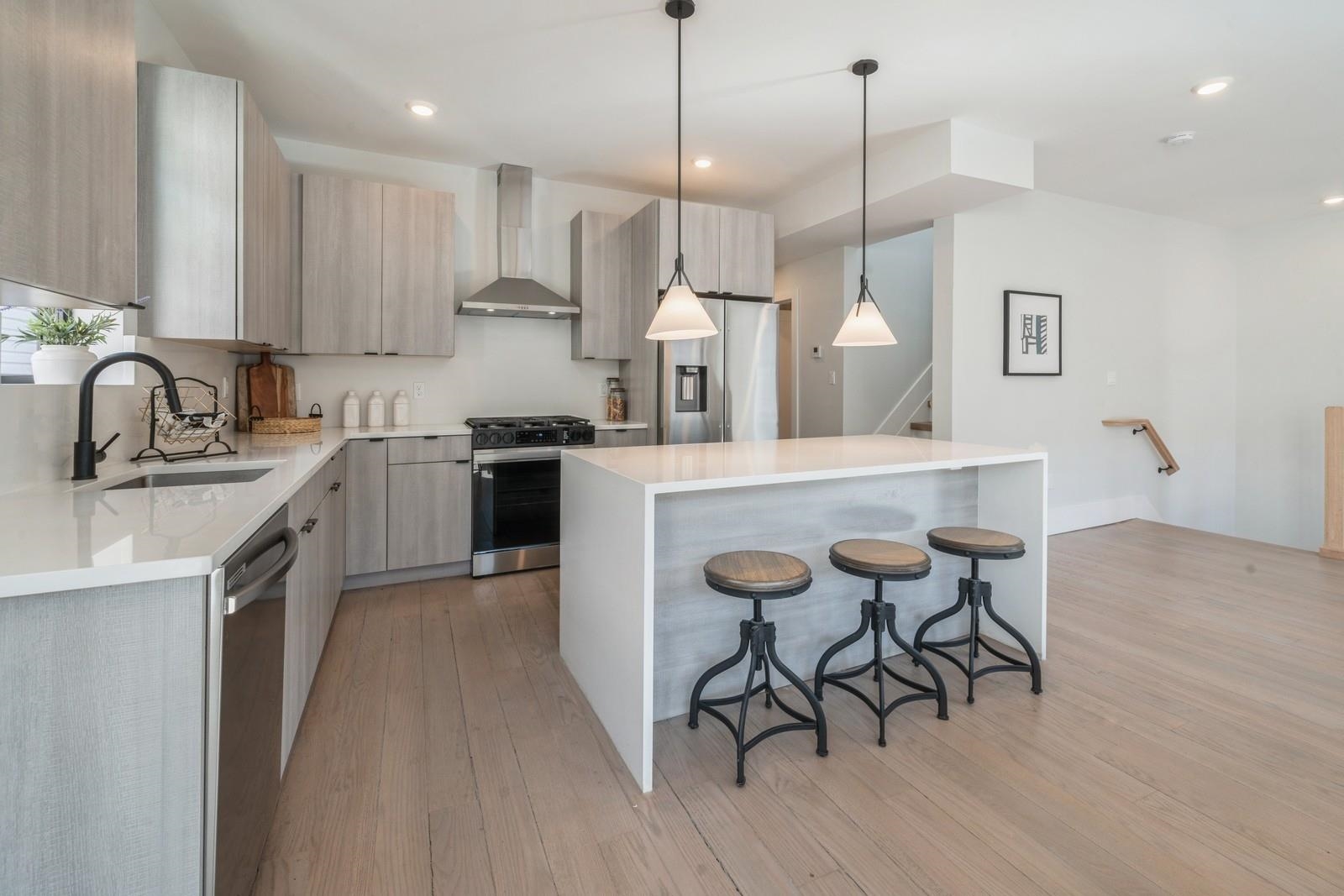 94 ASTOR PL Unit: 2
