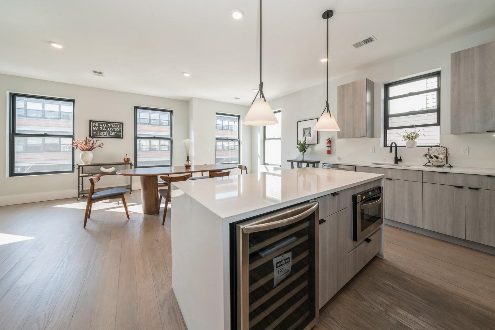 94 ASTOR PL Unit: 2