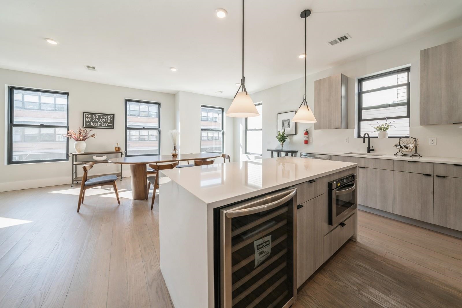 94 ASTOR PL Unit: 2