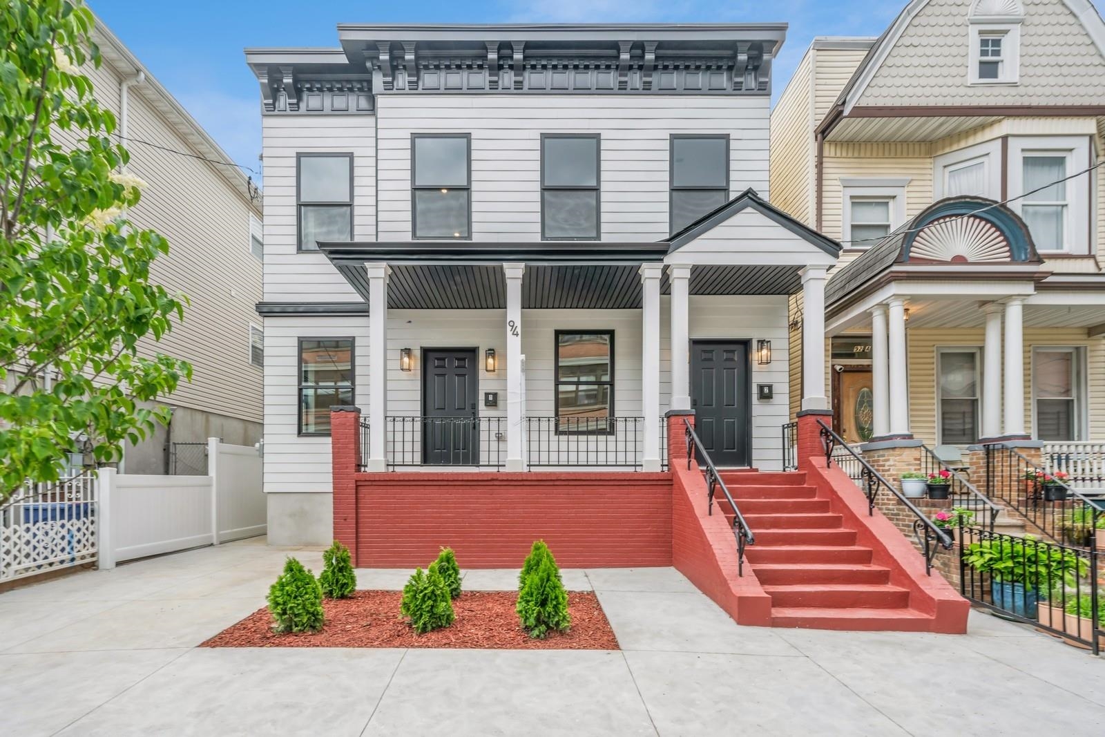 94 ASTOR PL Unit: 2
